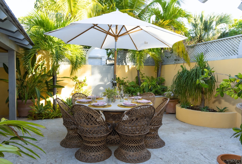 Beehive Harbour Island. Luxury Dream World On The Bay. Private D 5 Bedroom Home