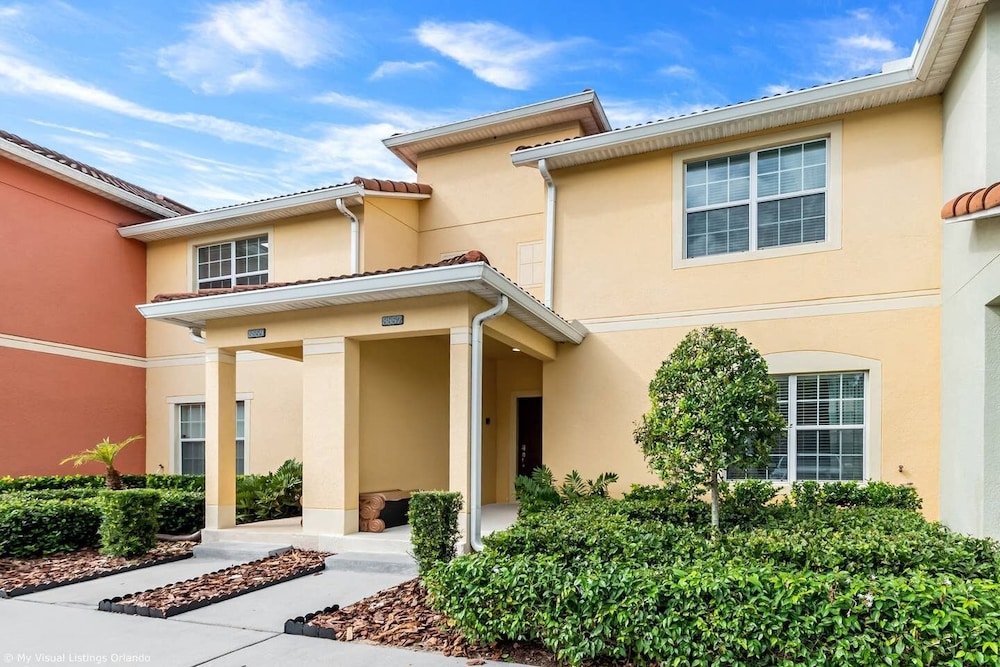 Posh and Spacious Lake View Home, Only Minutes From Disney 4bd/3ba #3pp857 - Image 1