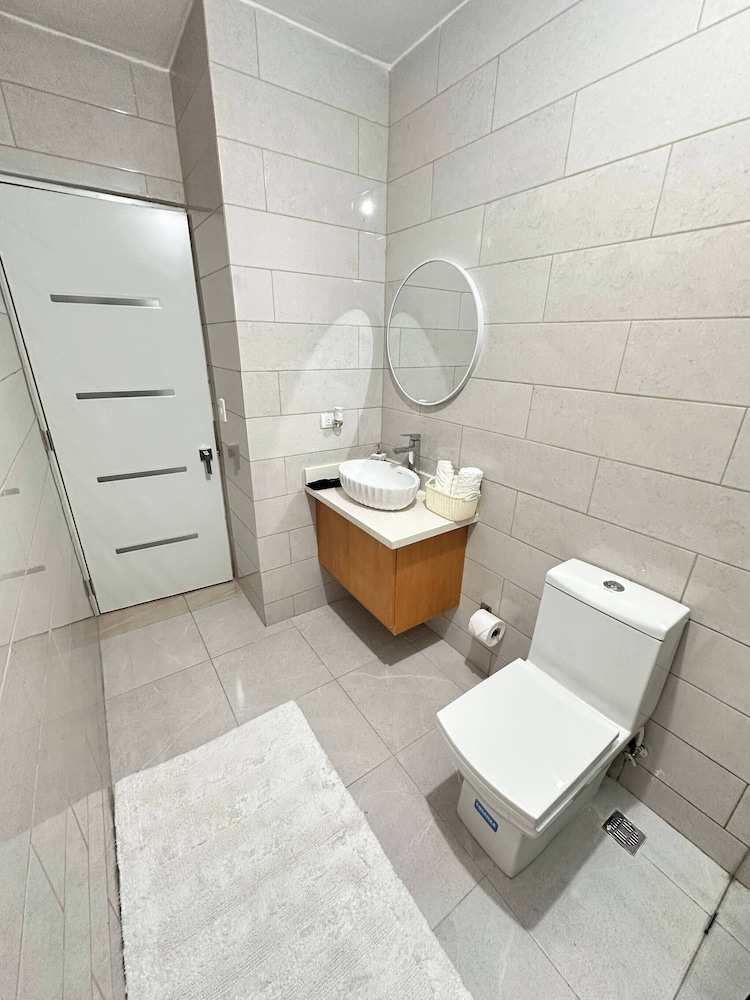 Family apt Centric Near Historic Center Boardwalk