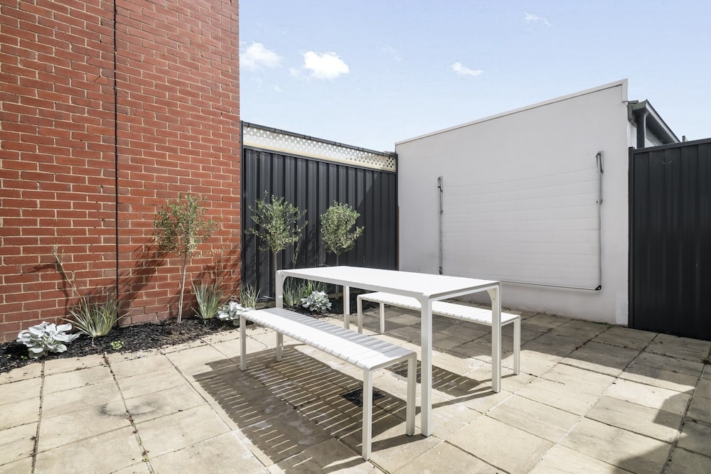 Elegant 3-bed Townhouse in Leafy Kensington