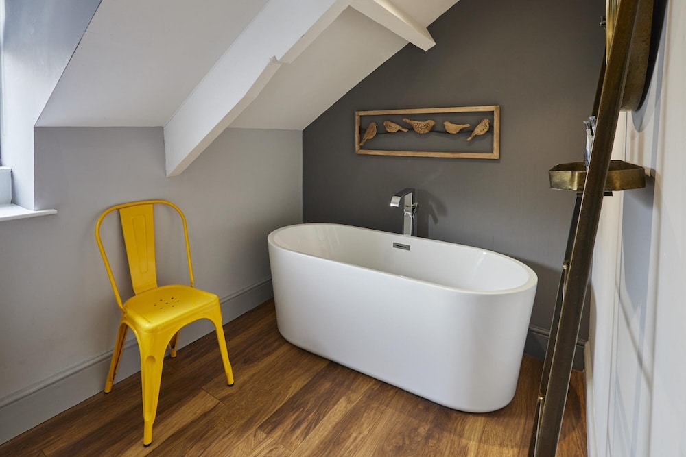 Host Stay Ochre Yellow view 3