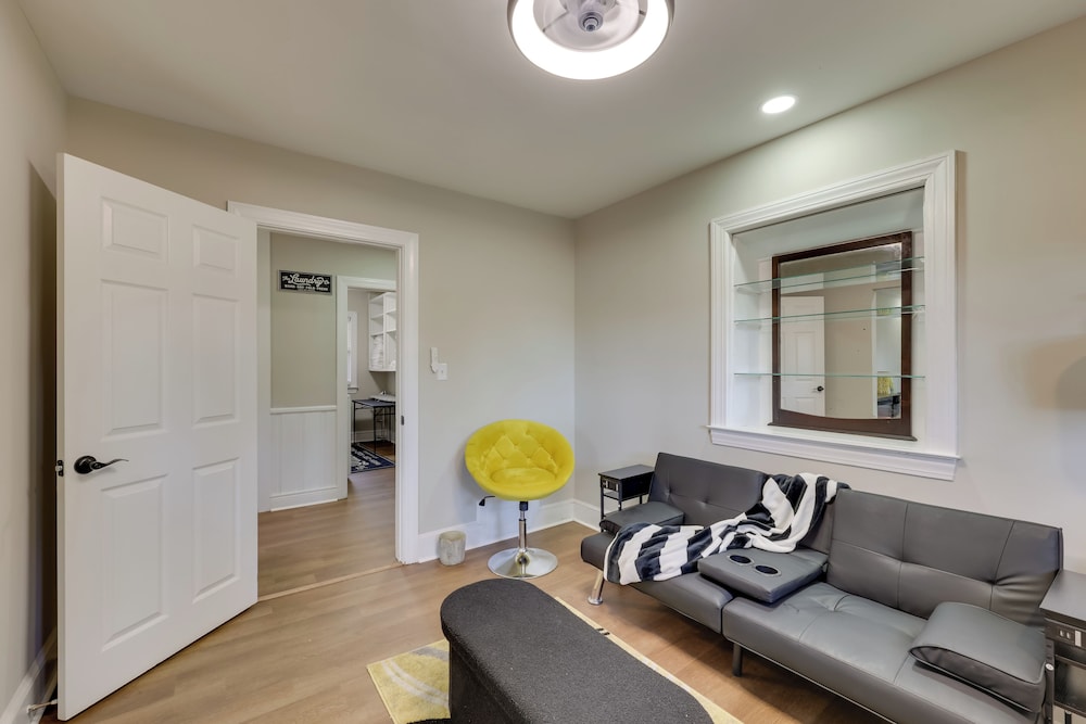 < 2 Mi to Ecu: Cozy Greenville Getaway w/ Porch!