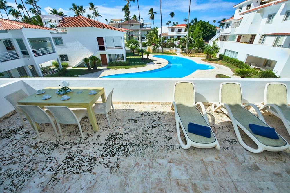 Los Corales Beach Village