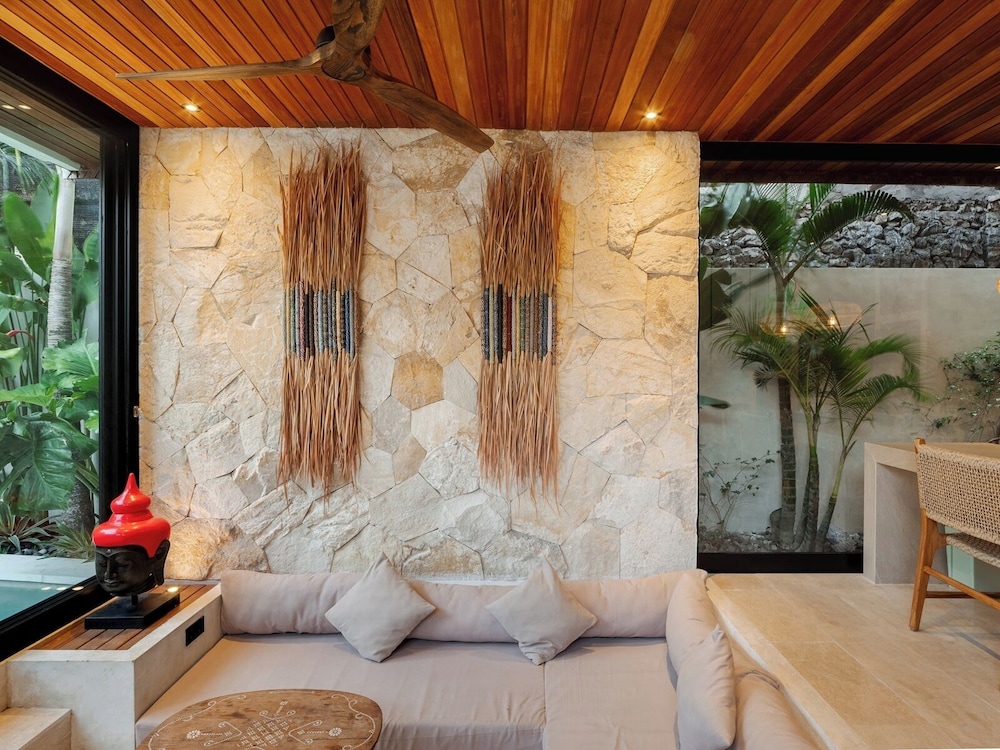 Blacksand Villas Echo Beach
