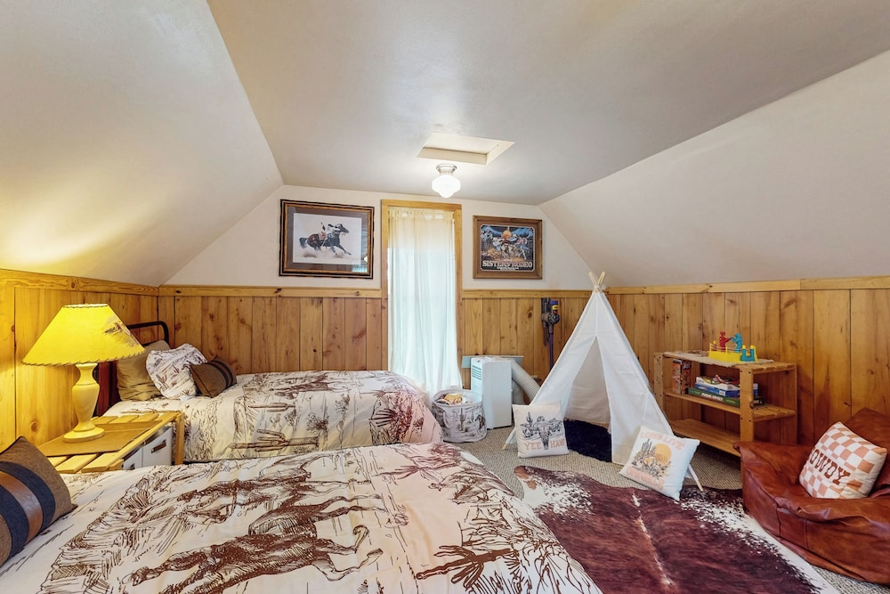 1 BR Bunk House on Long Hollow Ranch, Dog Friendly