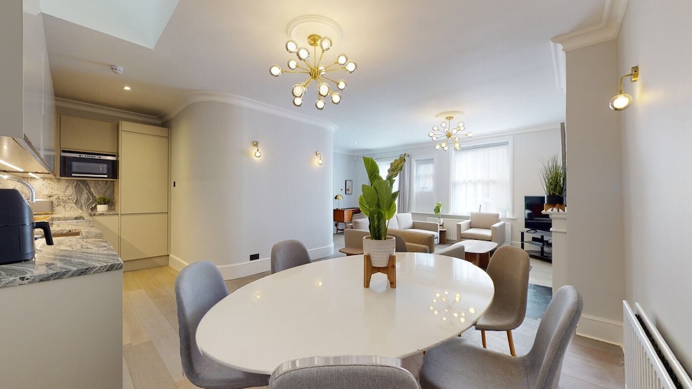 Amazing Newly Refurbished Mews House