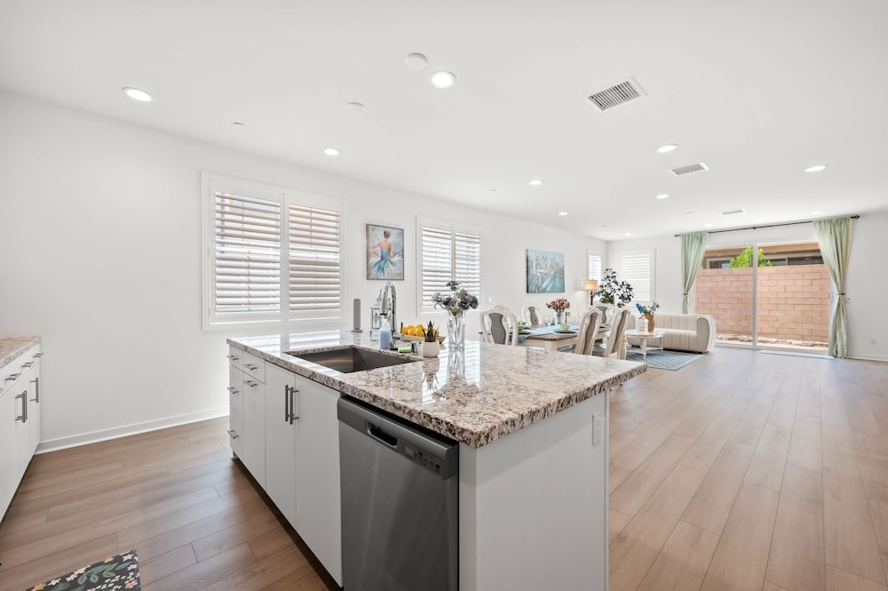 Spacious 5BR Getaway w Game Room Modern Comfort