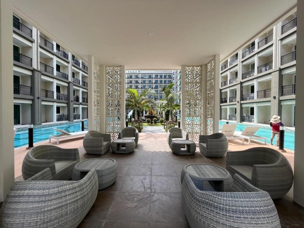 Sunny GSR - Dusit Grand Park 2