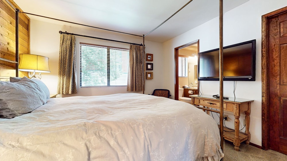 Snowflower #75 3 Bedroom Condo by RedAwning view 3