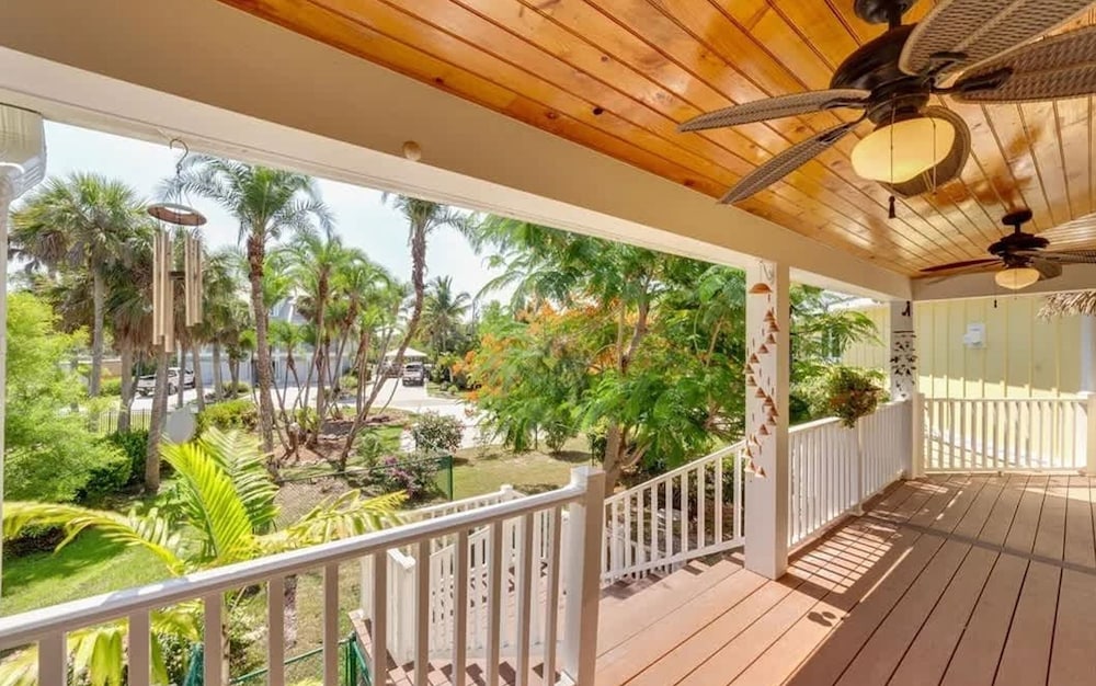 NEW Jungle Paradise Treehouse Suite With Resort Amenities Elevator Access Outdoor Kitchen Lagoon Lazy River Pool RV Hook up