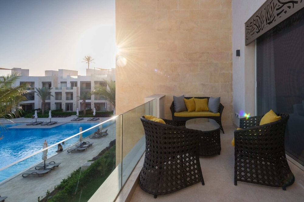 Xuru Stays I Sparky & Summery 2 BDR @ Mangroovy Free Beach & Pool Access