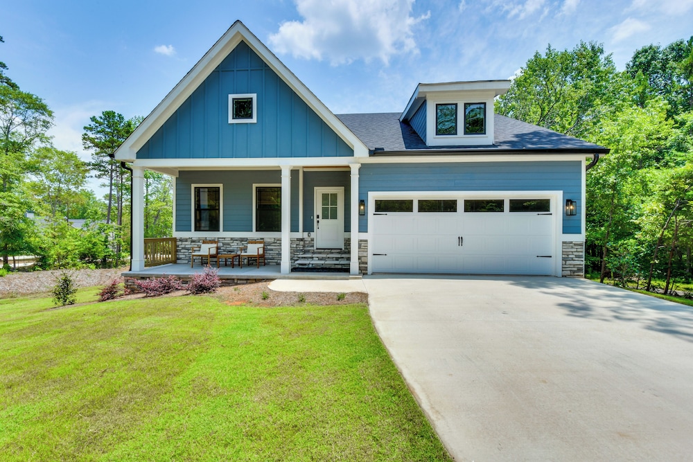 Boat Dock + Lake Hartwell Access: Family Getaway!