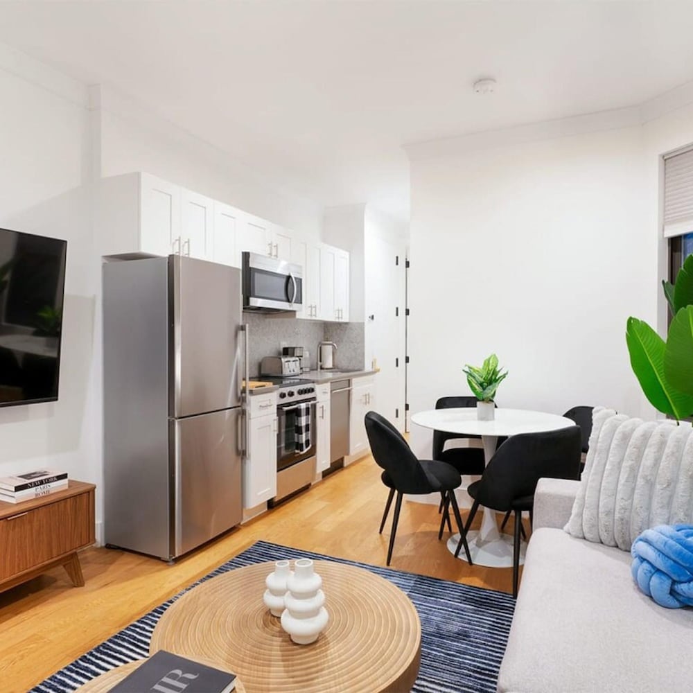 1290-7 New Renovated 2 Bedrooms in UES