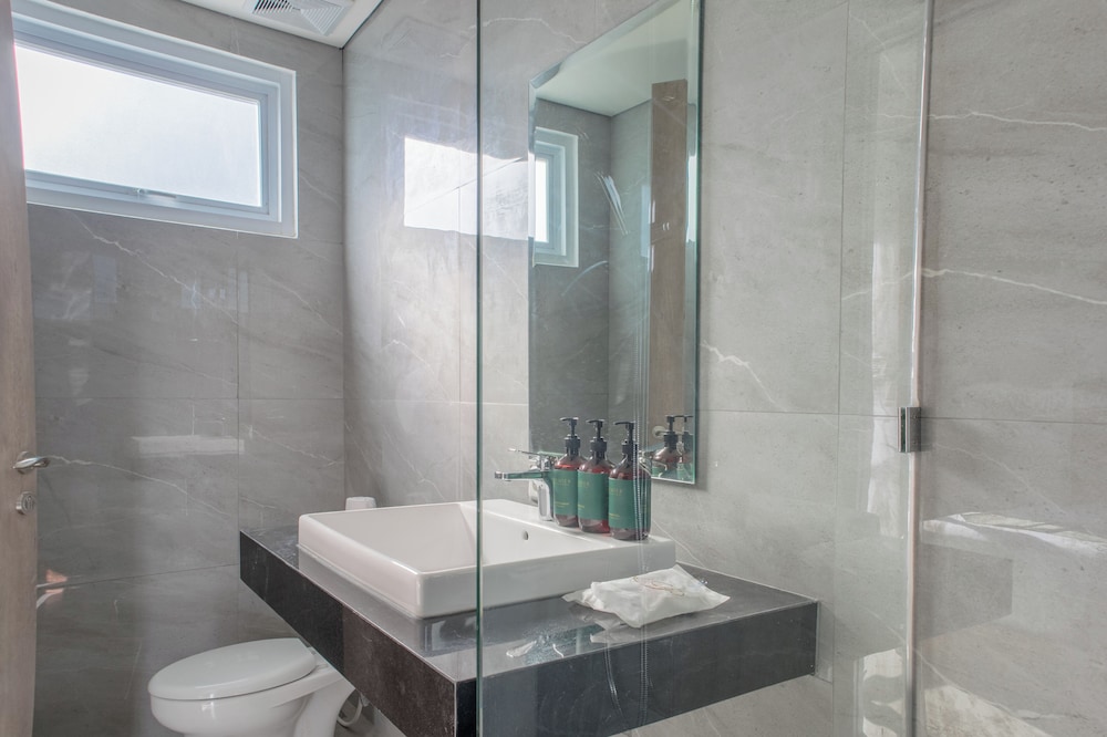 Azura Breeze Villas by Premier Hospitality Asia