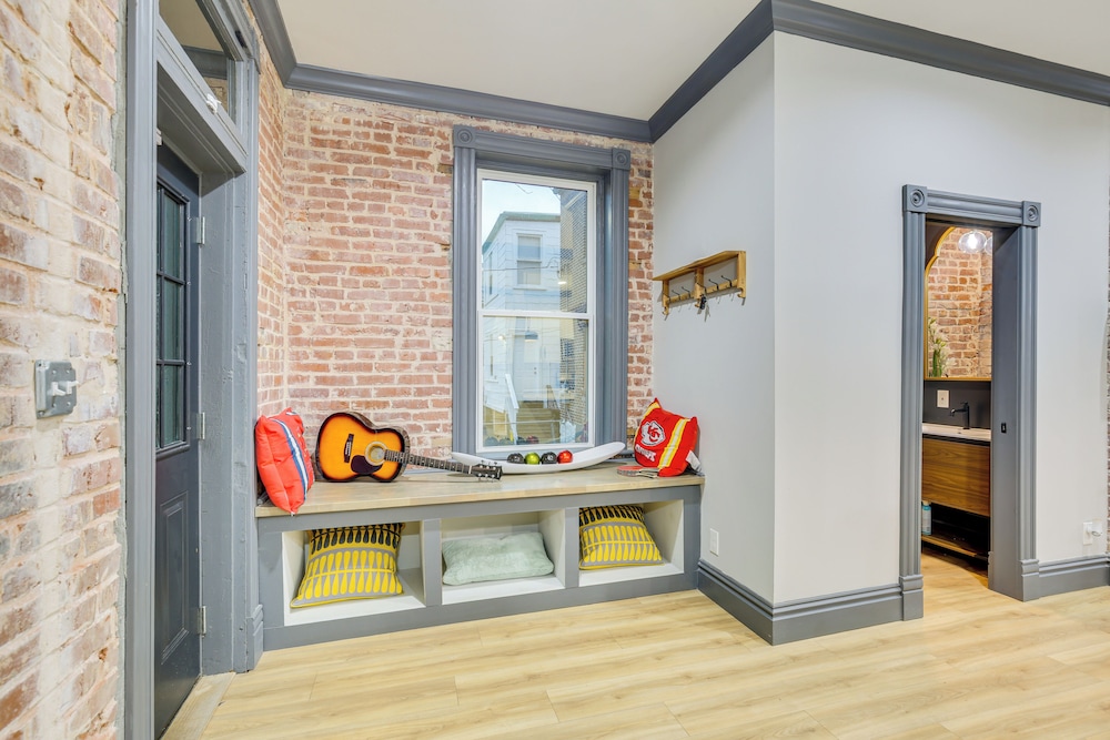 Walk to Gravois Park: 'nice Home' w/ Garage