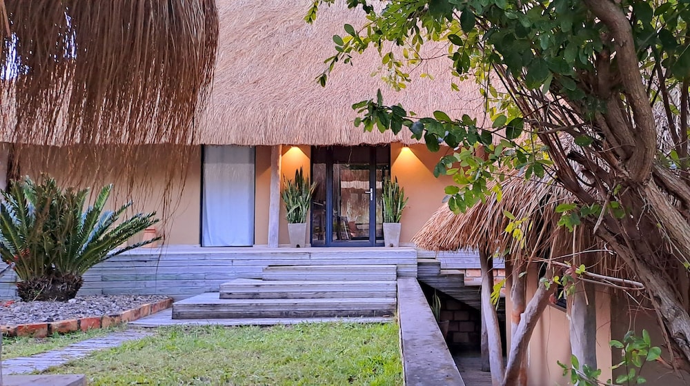 Sunset Villa - Luxury Beachfront Villa with Private Pool by Karula Sand Villas