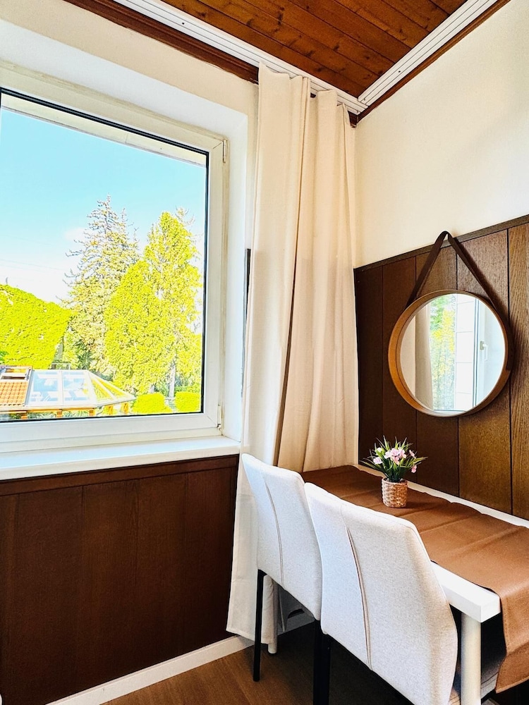 Cozy Garden Villa near Danube For 16P