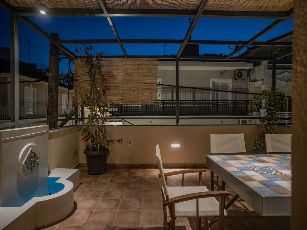 Elegant City Apartment - 250m From Solomos Square