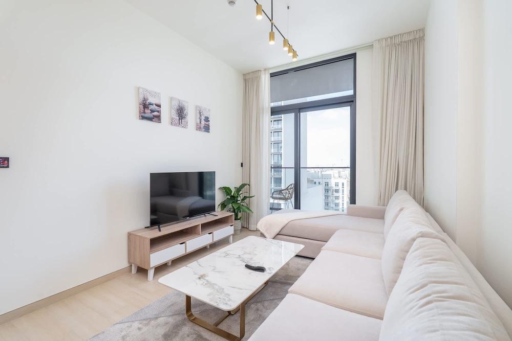 Peace and Tranquility in This 1 Bedroom in JVC