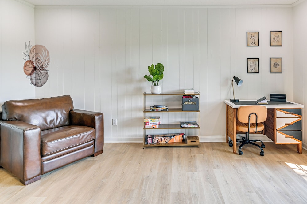 Pet-friendly Home w/ Yard, 1 Mi to Decatur Mall