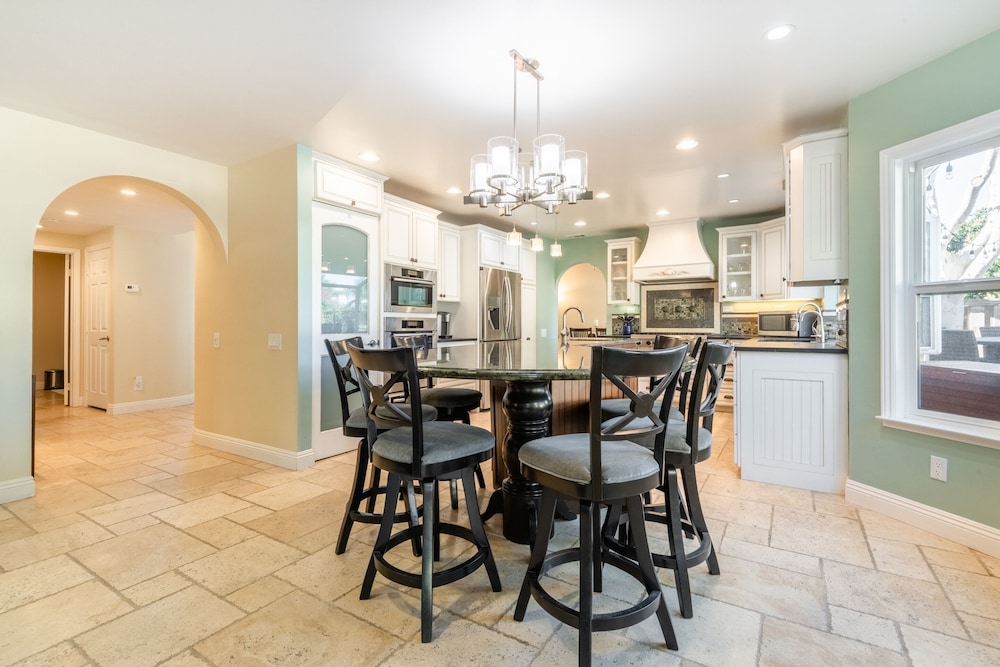 San Diego Vacations - Luxury San Diego House: Beach, Pool Pet-friendly by Redawning - Property Image 15