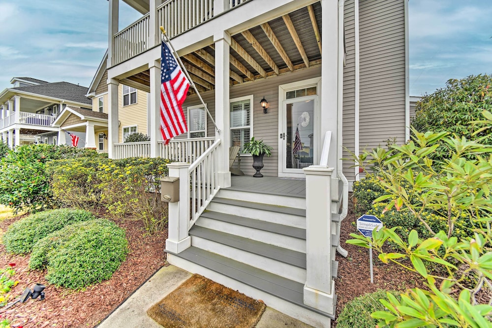 Spacious Norfolk Home w/ Private Hot Tub!