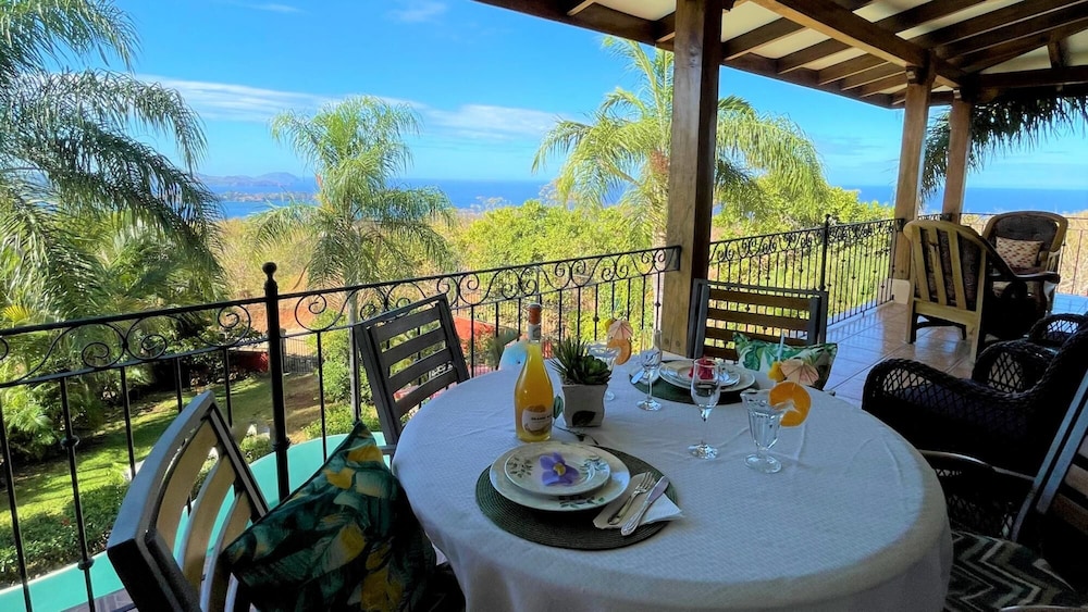 Playa Potrero 4 BR Home Large Saltwater Pool Spectacular Views - Villa Oasis view 4