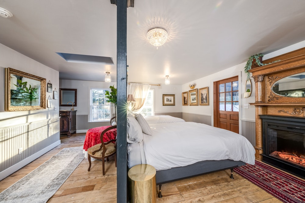 The Dutch Flat Hotel