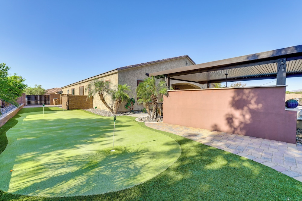 Swim-up Bar & Putting Green: Goodyear Getaway!