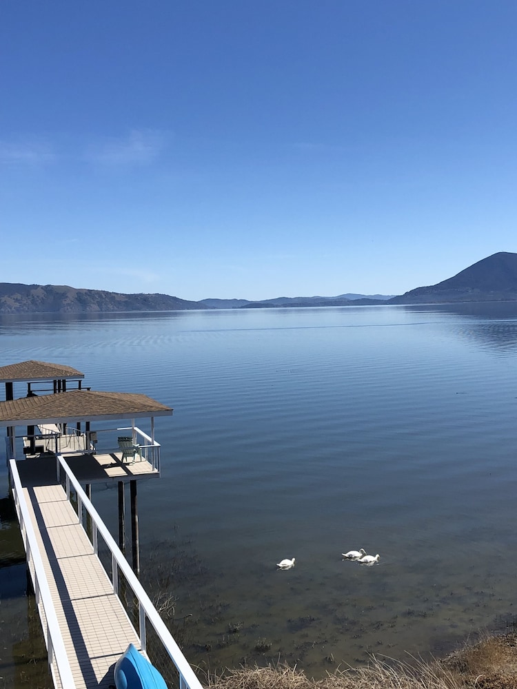 Waterfront Home - Private Dock Pickleball Bbq 4 Bedroom Home