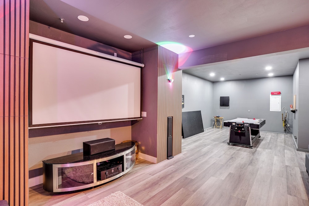3 Mi to Disneyland: Home w/ Hot Tub + Game Room