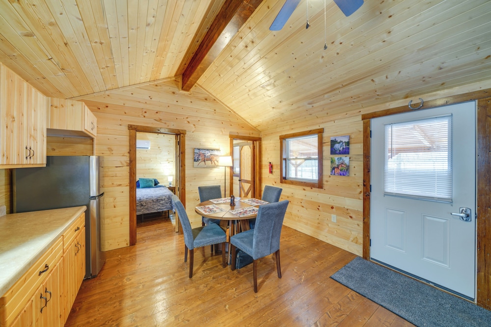 Pond-view Cabin Near Louisville on Racehorse Farm!