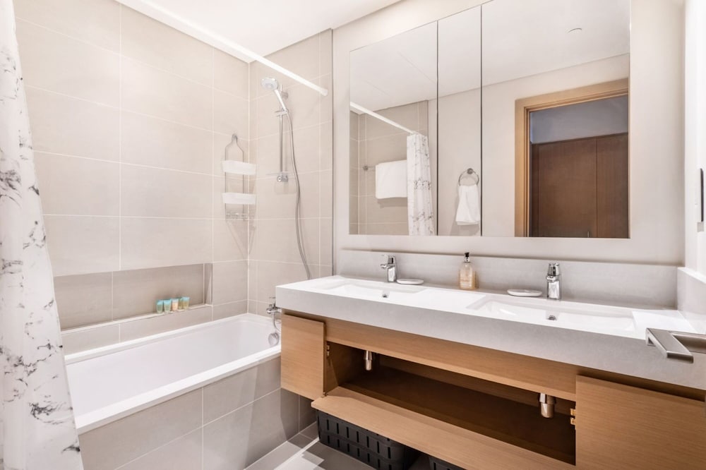 Luxury 2BR at Harbour Gate