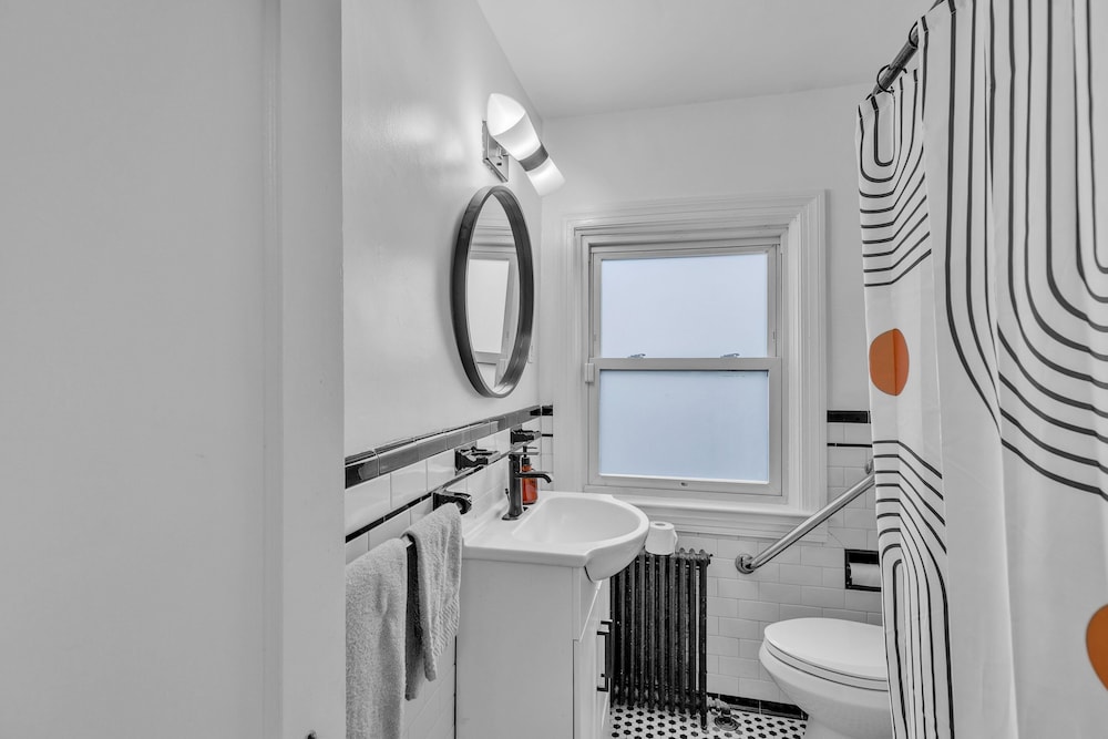 Cozy Getaway Quiet Neighborhood Near Dt 2 Bedroom Townhouse