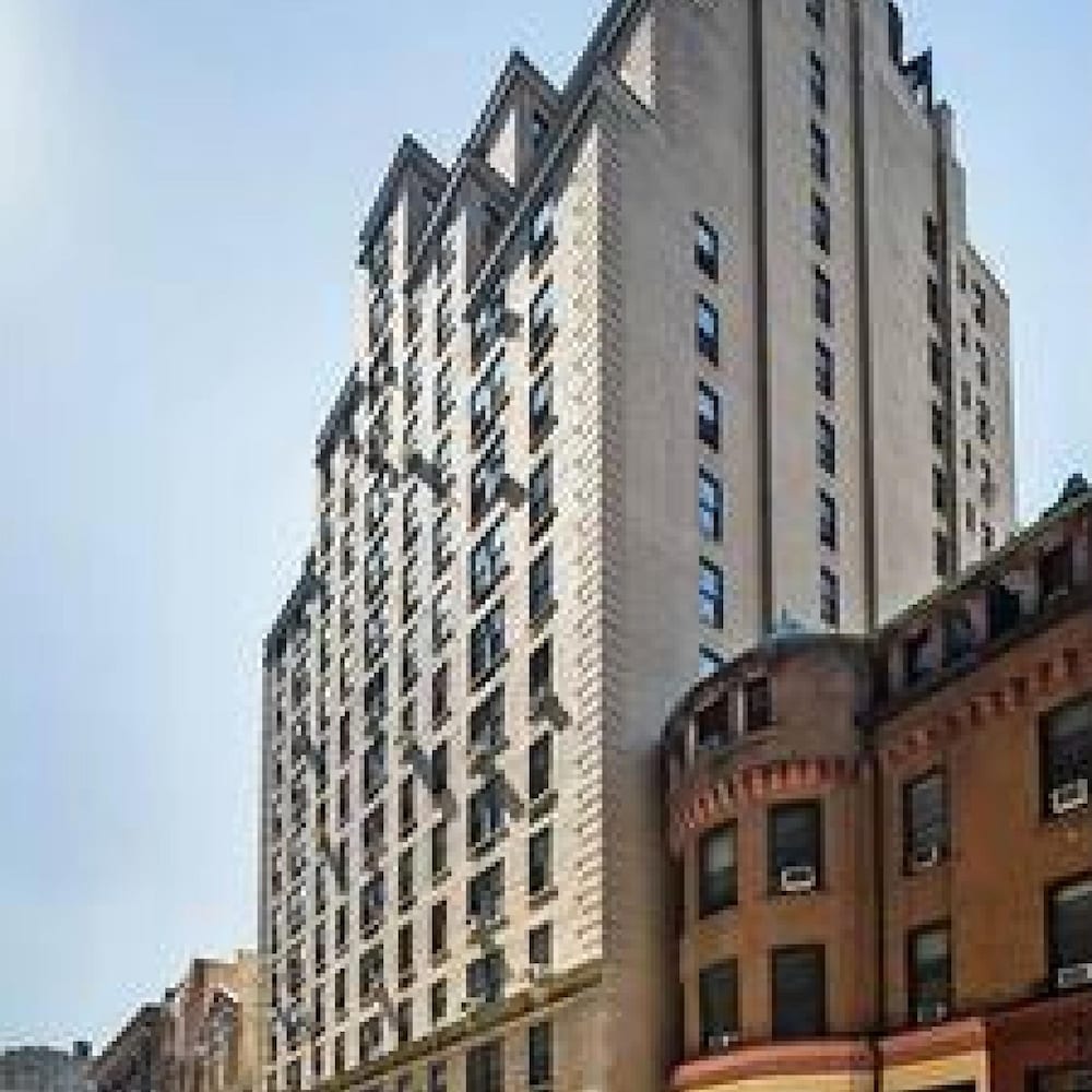 73-208 New 2BR 2bath UWS Doorman Gym