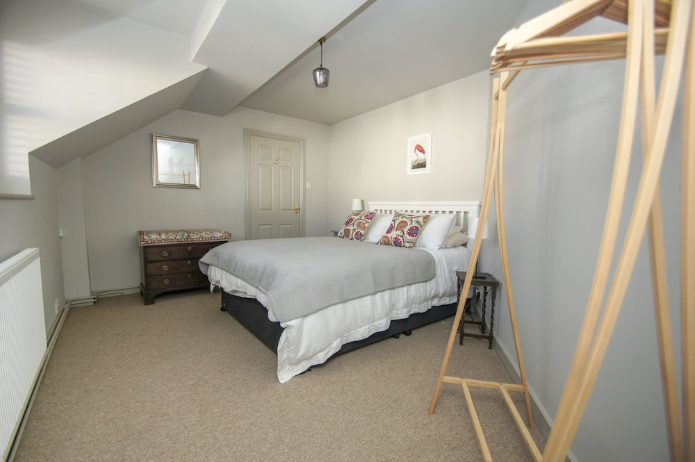 Arundel Mews Parking by Brighton Holiday Lets view 5