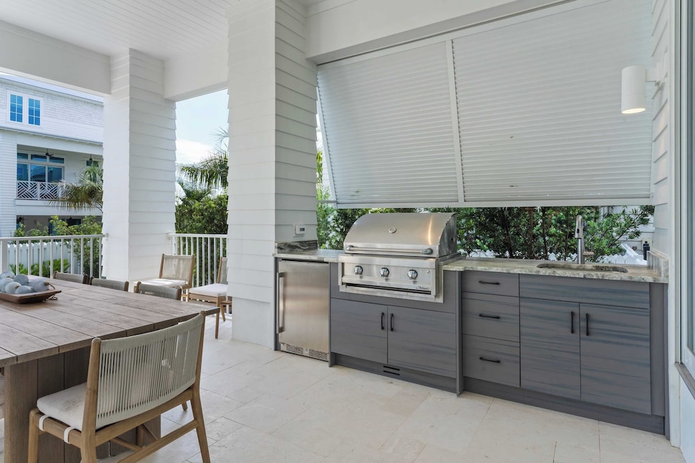 Sleeps 24 Beach Retreat w/ Pool, Rooftop Deck, Steps to Inlet Beach & Near Rosemary, Alys, Seacrest Dining & Shops The Palm 30A by Avantstay