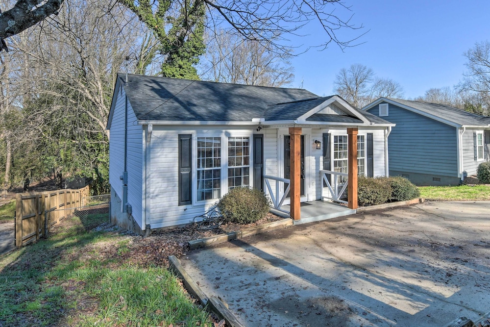 Pet-friendly Greenville Dwelling ~ 2 Mi From Dtwn! view 3