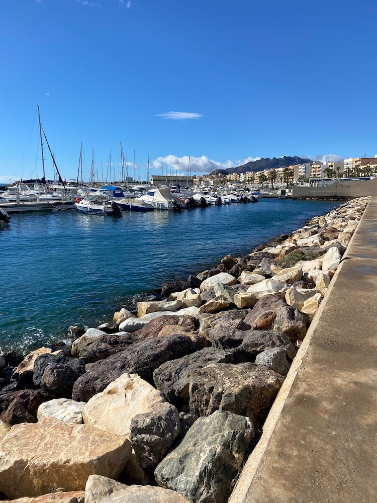 3bed Penthouse With Large Terrace & Sea View