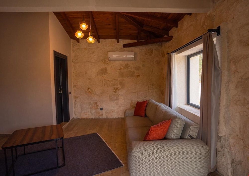 Terra Rossa Stone Houses Otel Kaş