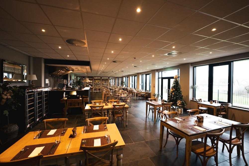 COMIS Hotel & Golf Resort