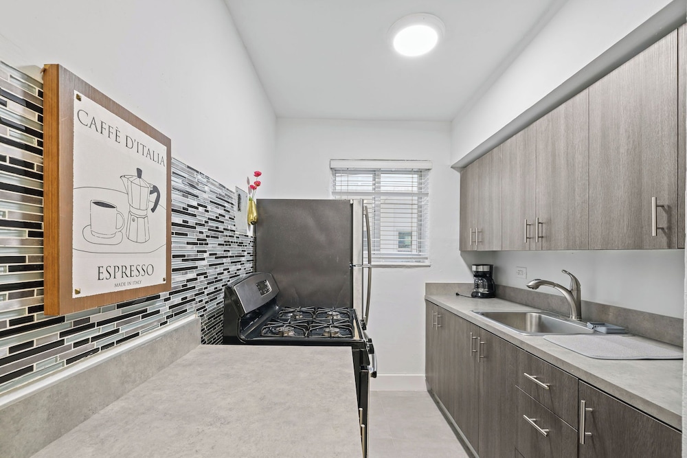 Harding Avenue Apartments by Andes STR