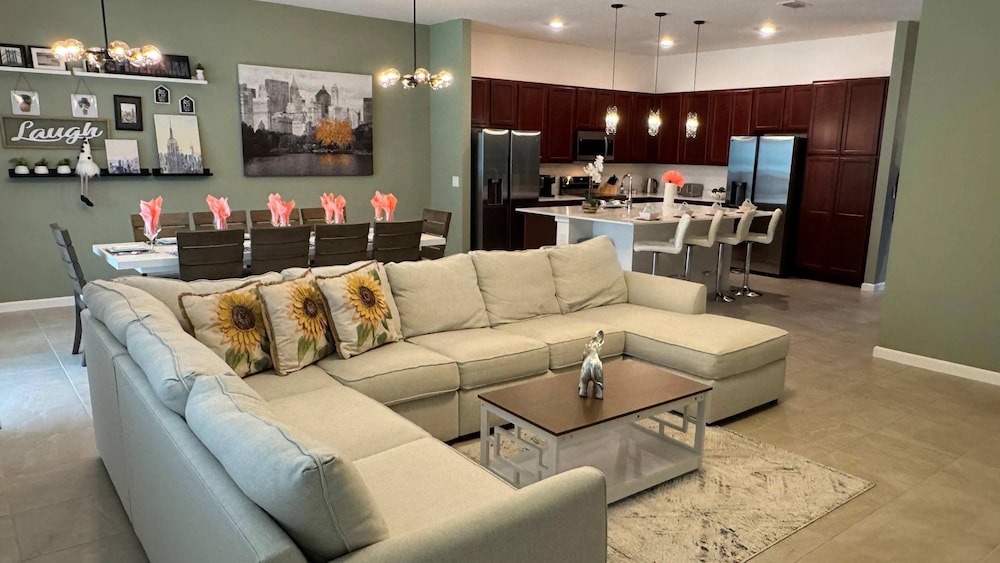 Family Friendly 12bd w Jacuzzi Veranda Palms 4401