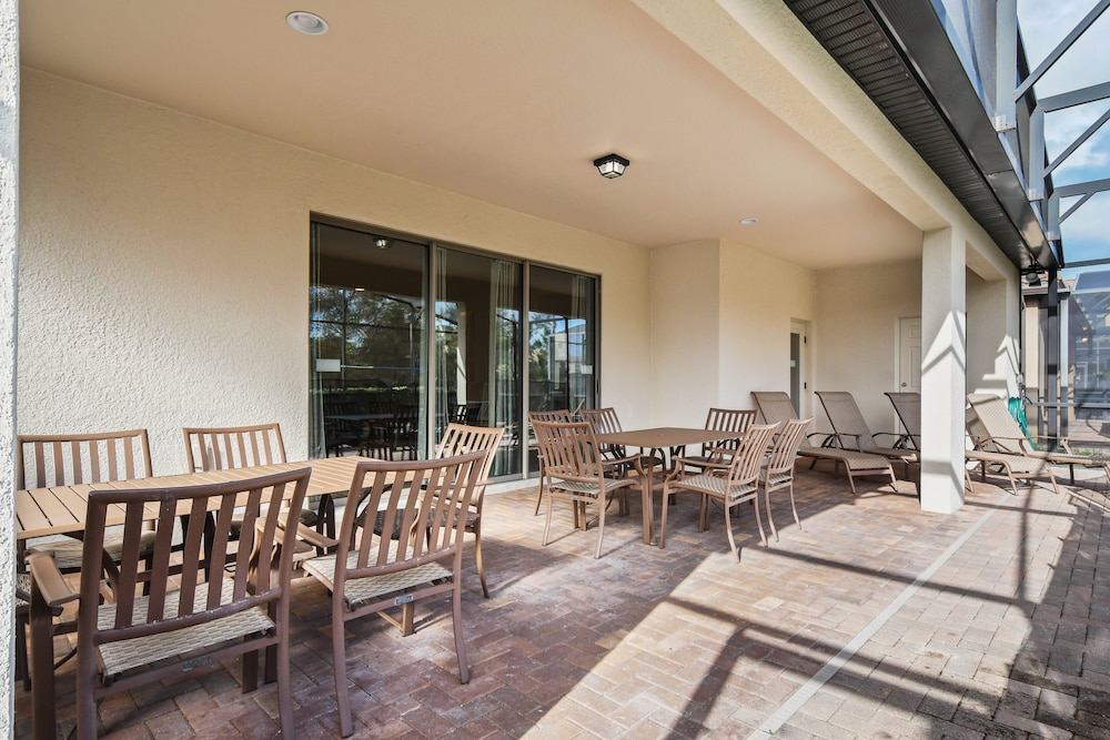 Ultimate 8BR Family Fun in Resort Near Disney!