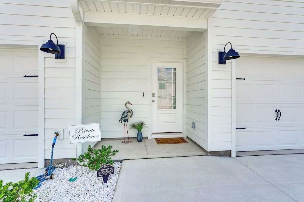 Steps to Ocean: Chic Home w/ Patio in Port St Joe!