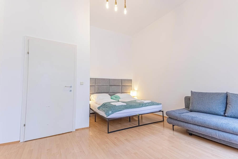 Family 2BR Stay Near Stadthalle