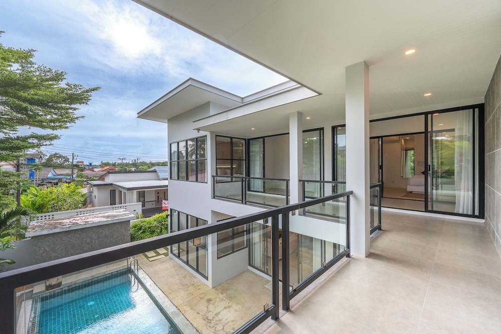 One of Phukets Best Villas V212