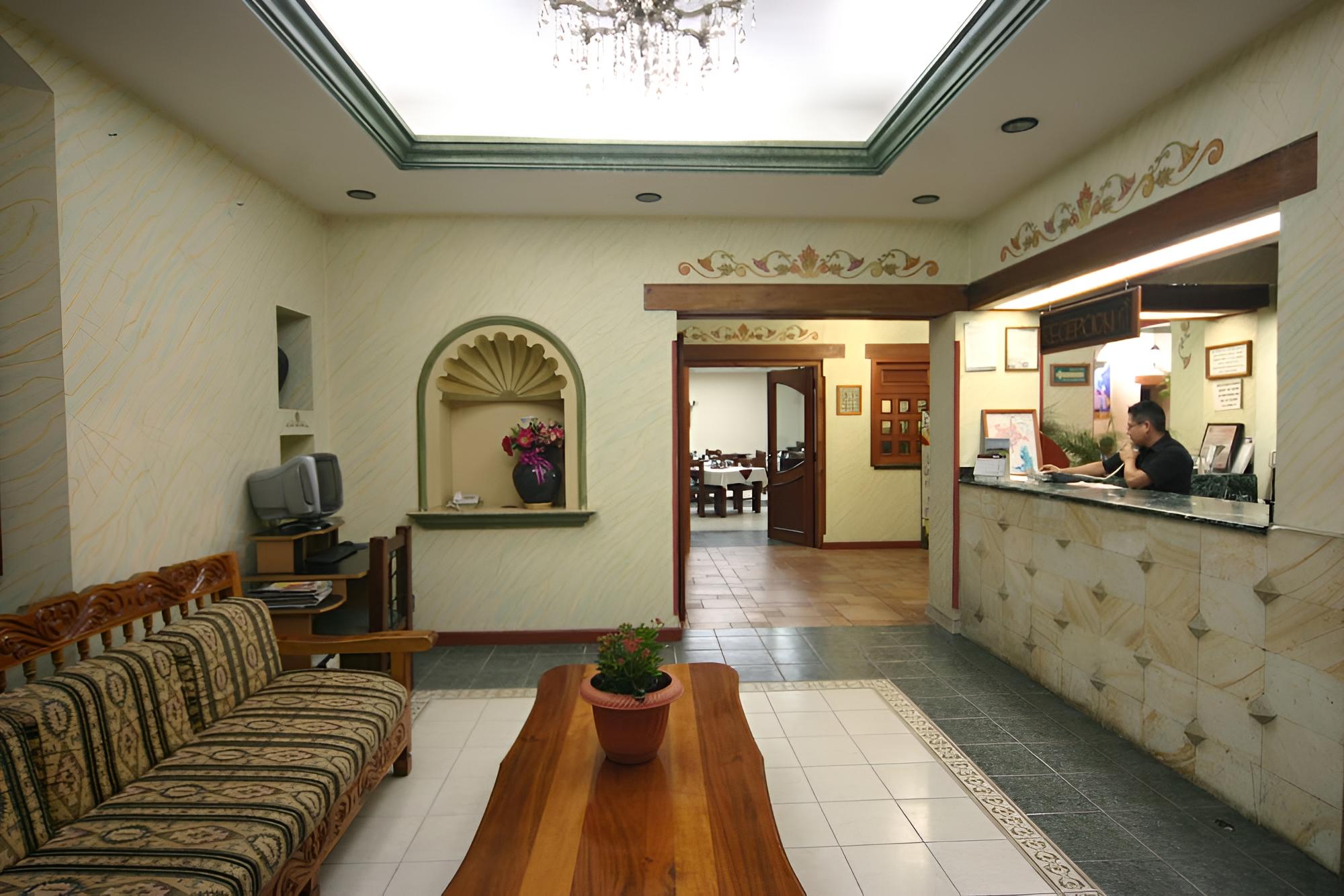 Hotel Cantera Real