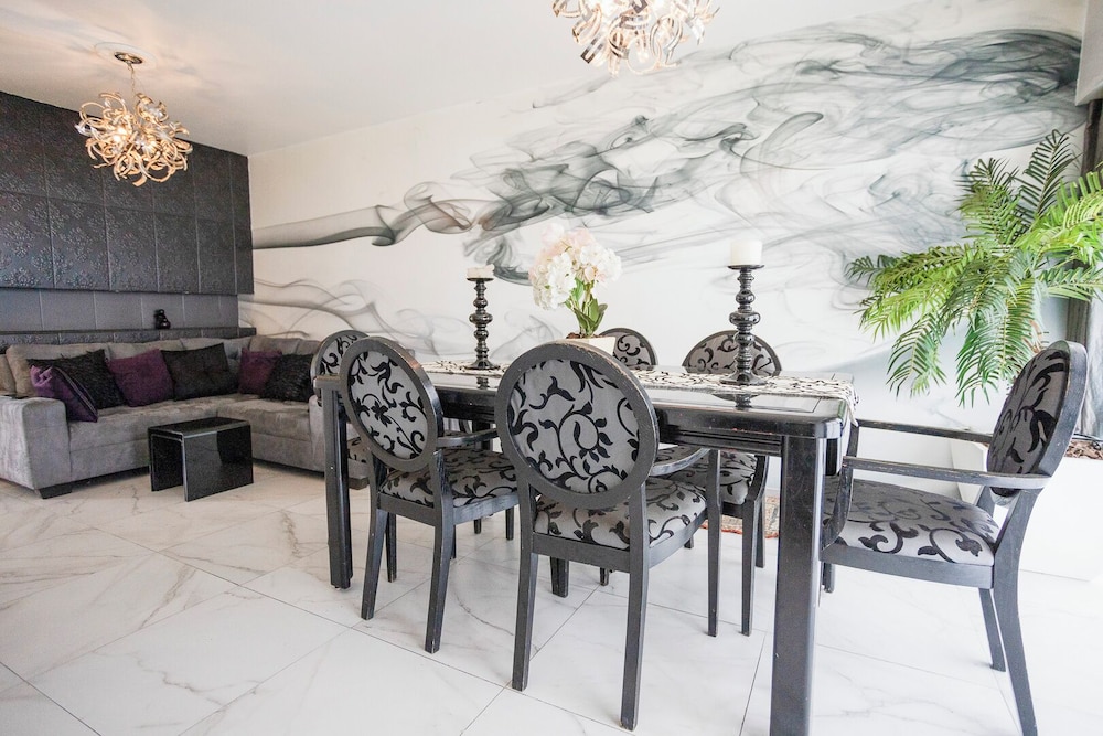 Chic Condo with Gym & Private Roof
