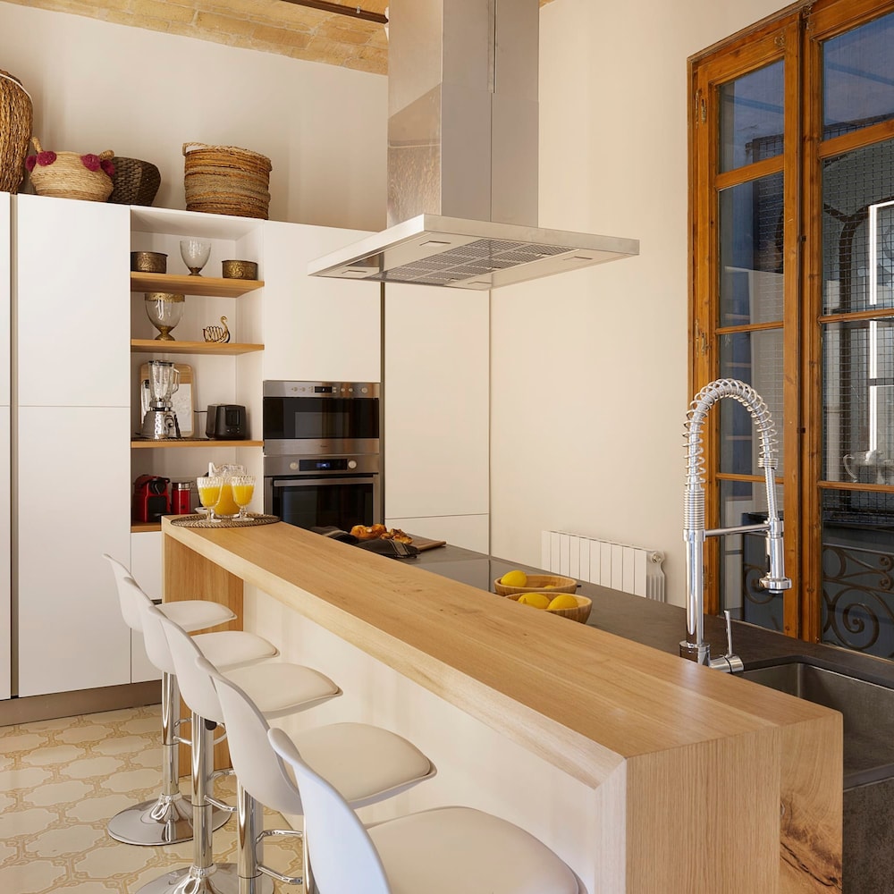 The Avenue 2BR Luxury Unit in Diagonal Ave